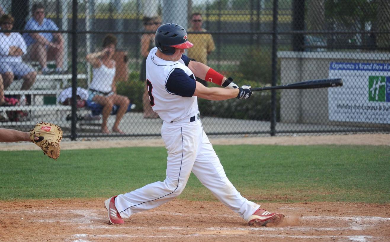 Cardinals Fall Twice to Grand Valley, 9-6 and 6-4