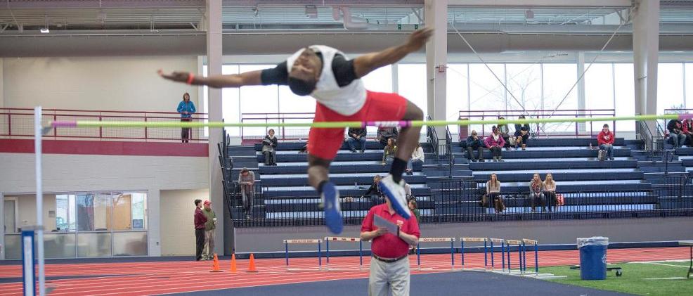 Cardinal Men Compete in SVSU Holiday Classic