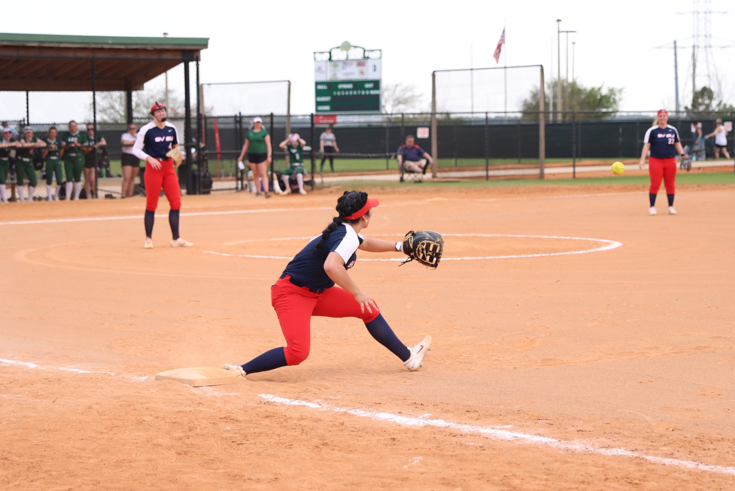 Softball Sweeps Warriors to Win Four Straight