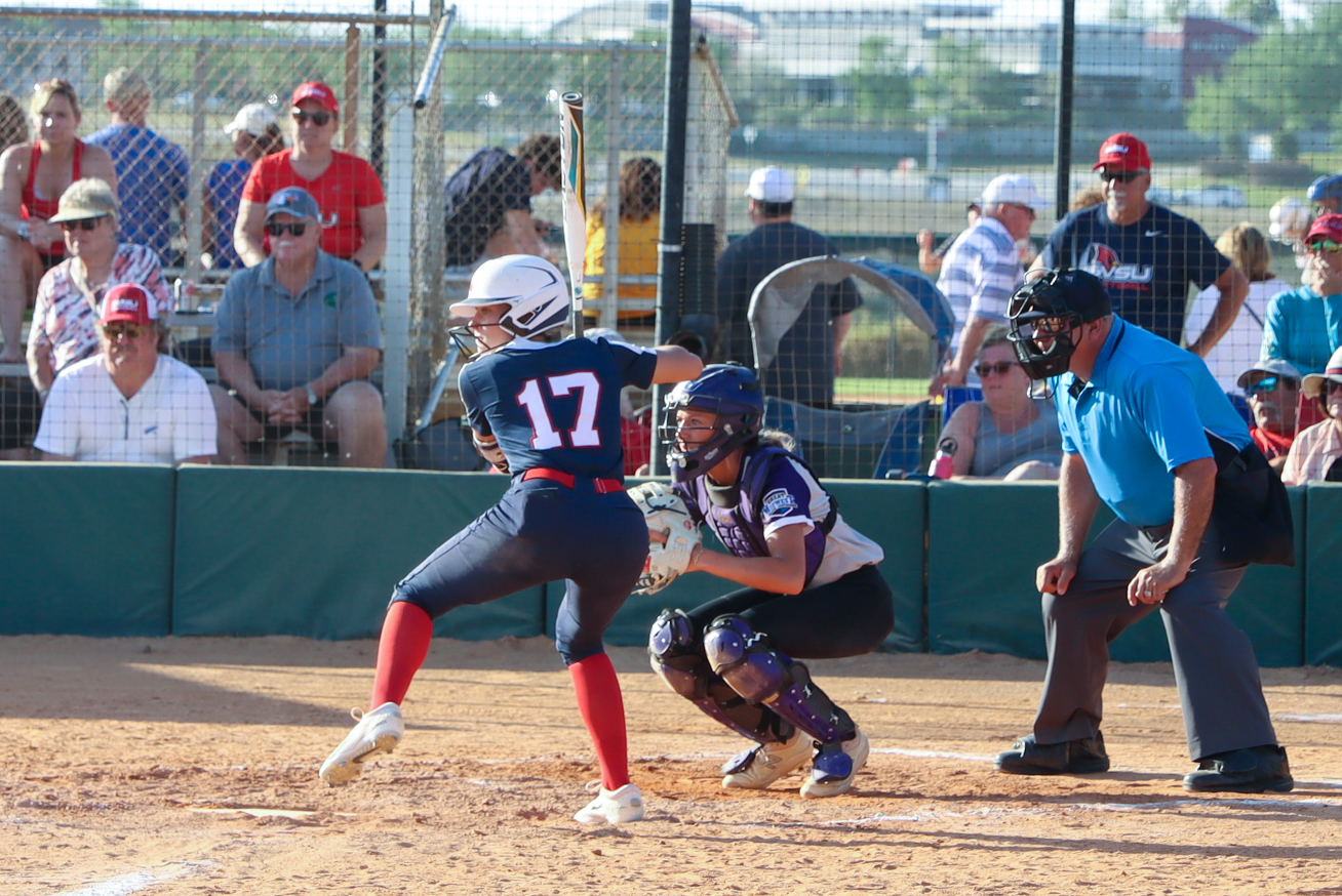 Softball Splits on First Day of Abe&rsquo;s Invitational