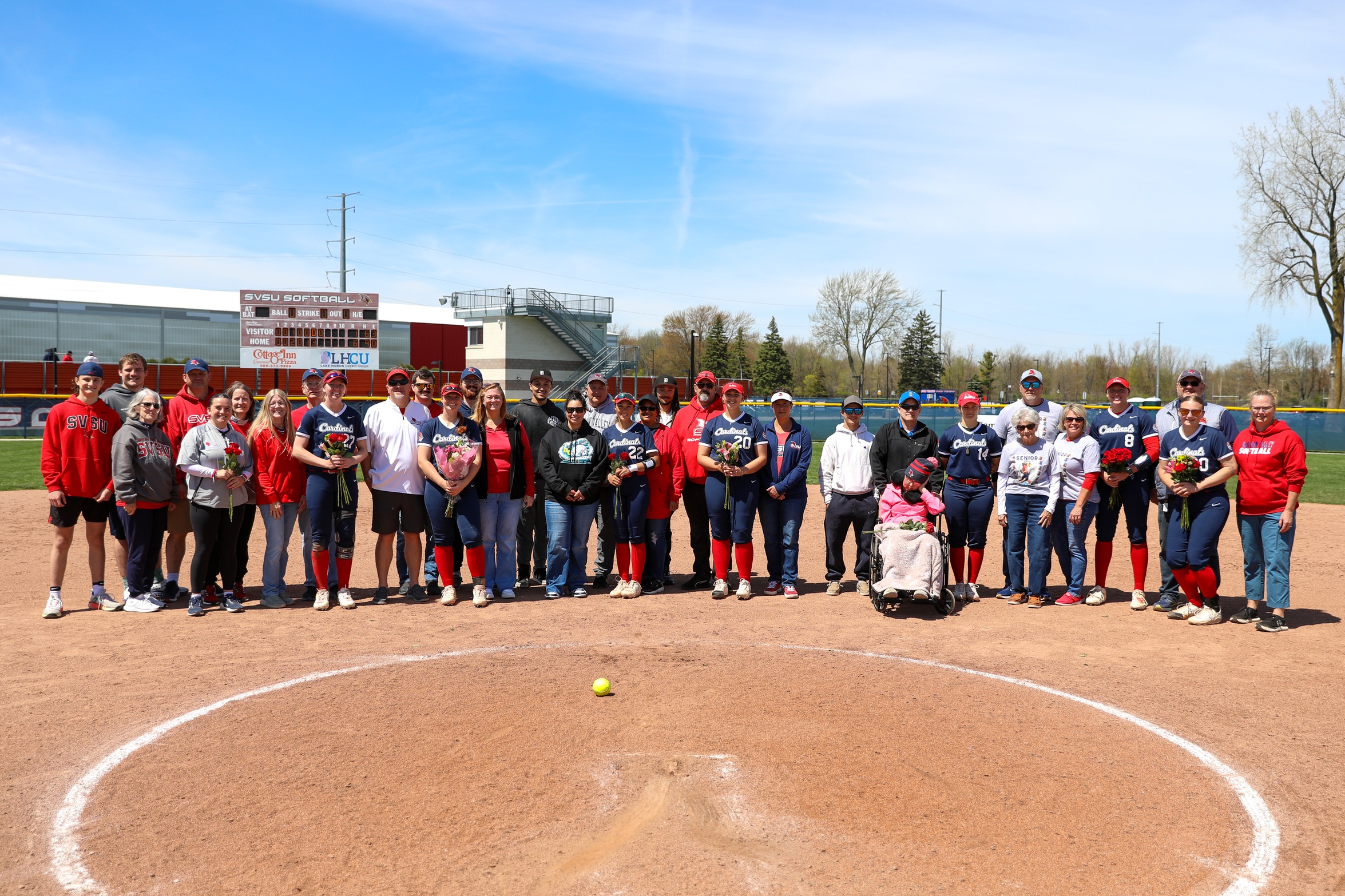 Softball Celebrates Senior Day with Sweep of PNW