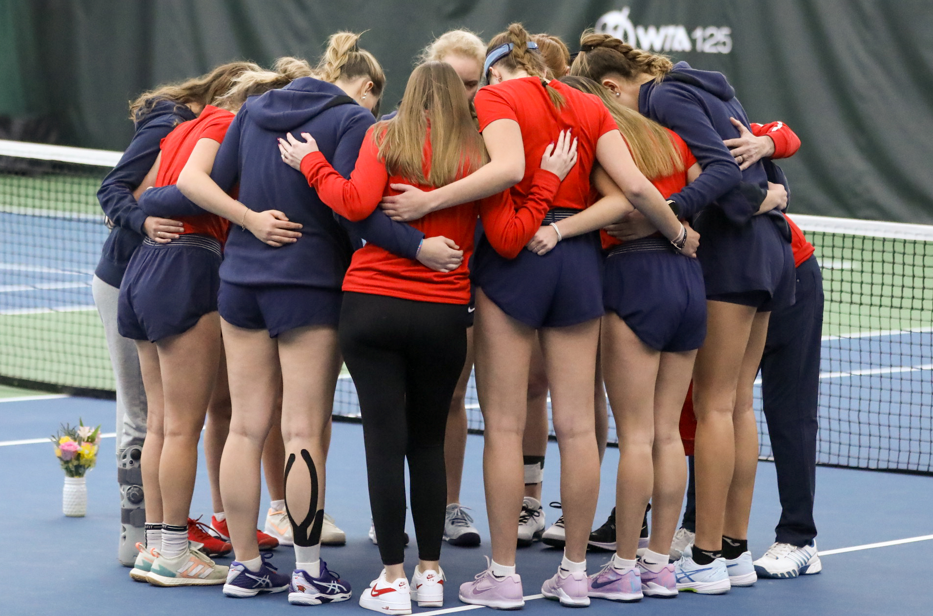 Tennis Sinks Lakers on Senior Day