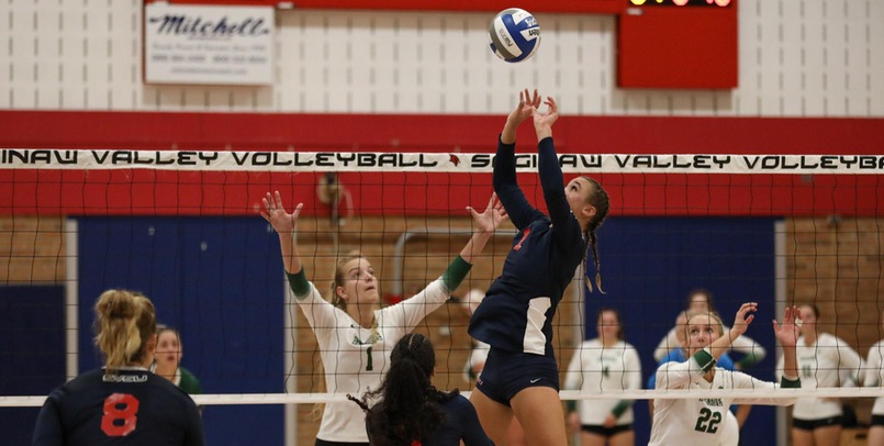 Cardinals win 7th straight, sweep Pride