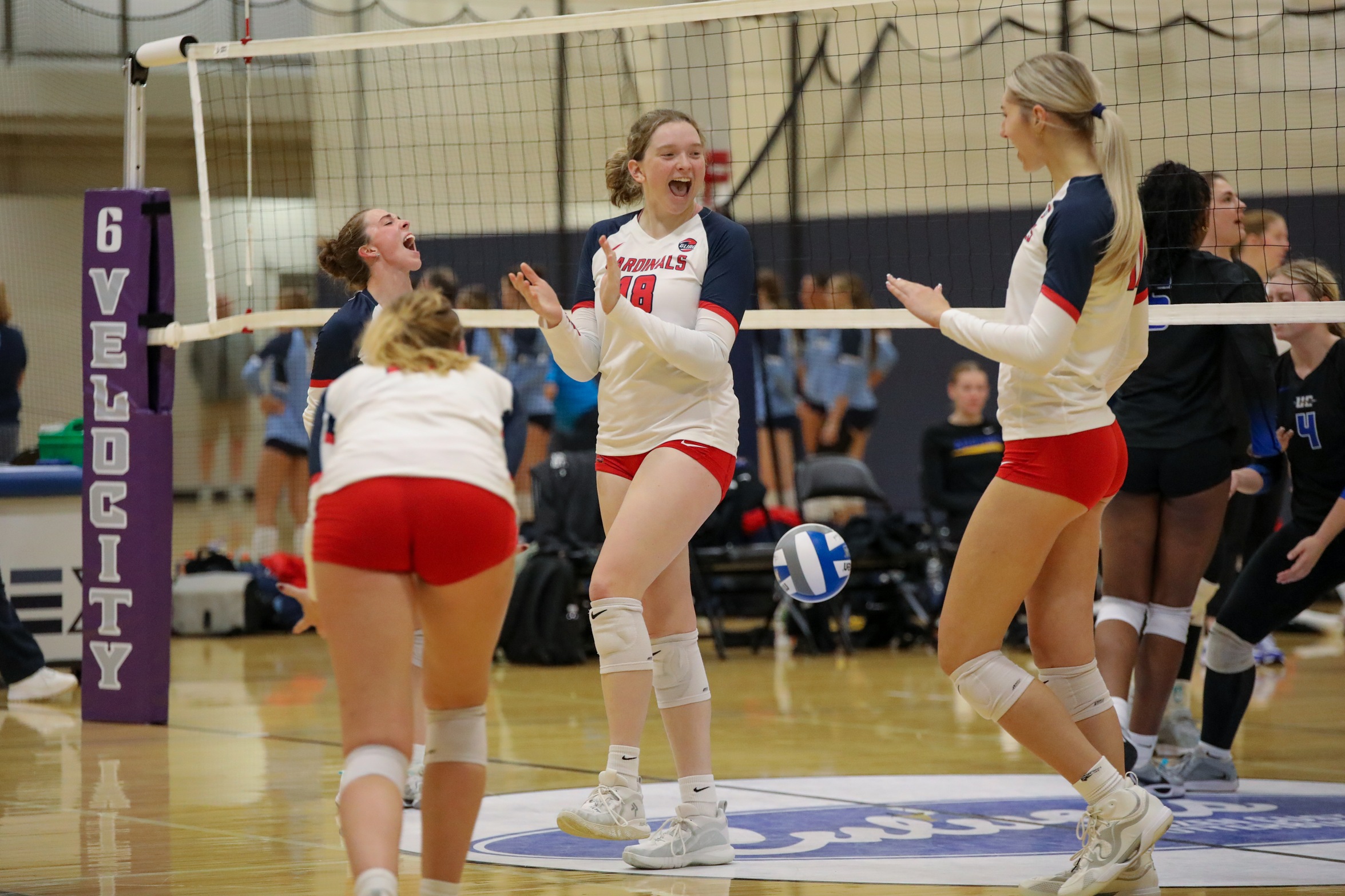 Volleyball Splits First Day of Midwest Regional Crossover